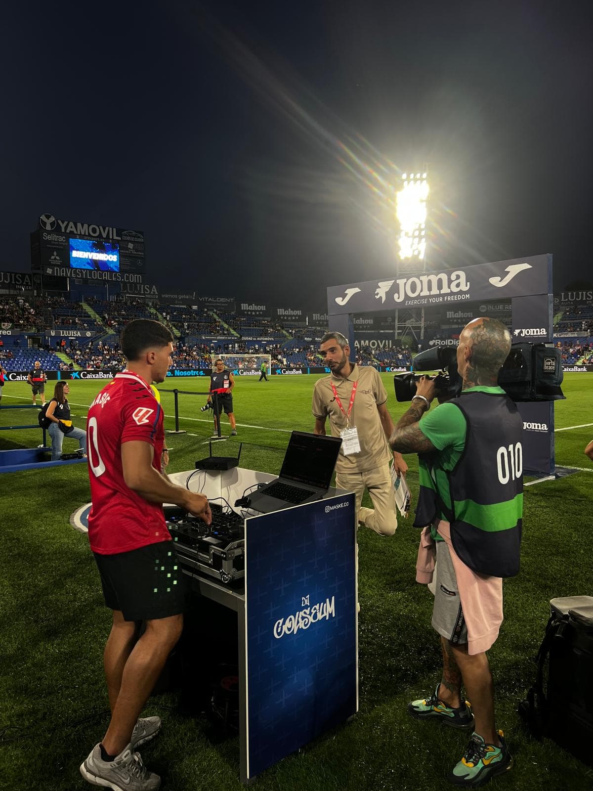 DJ Con Equipo Profesional